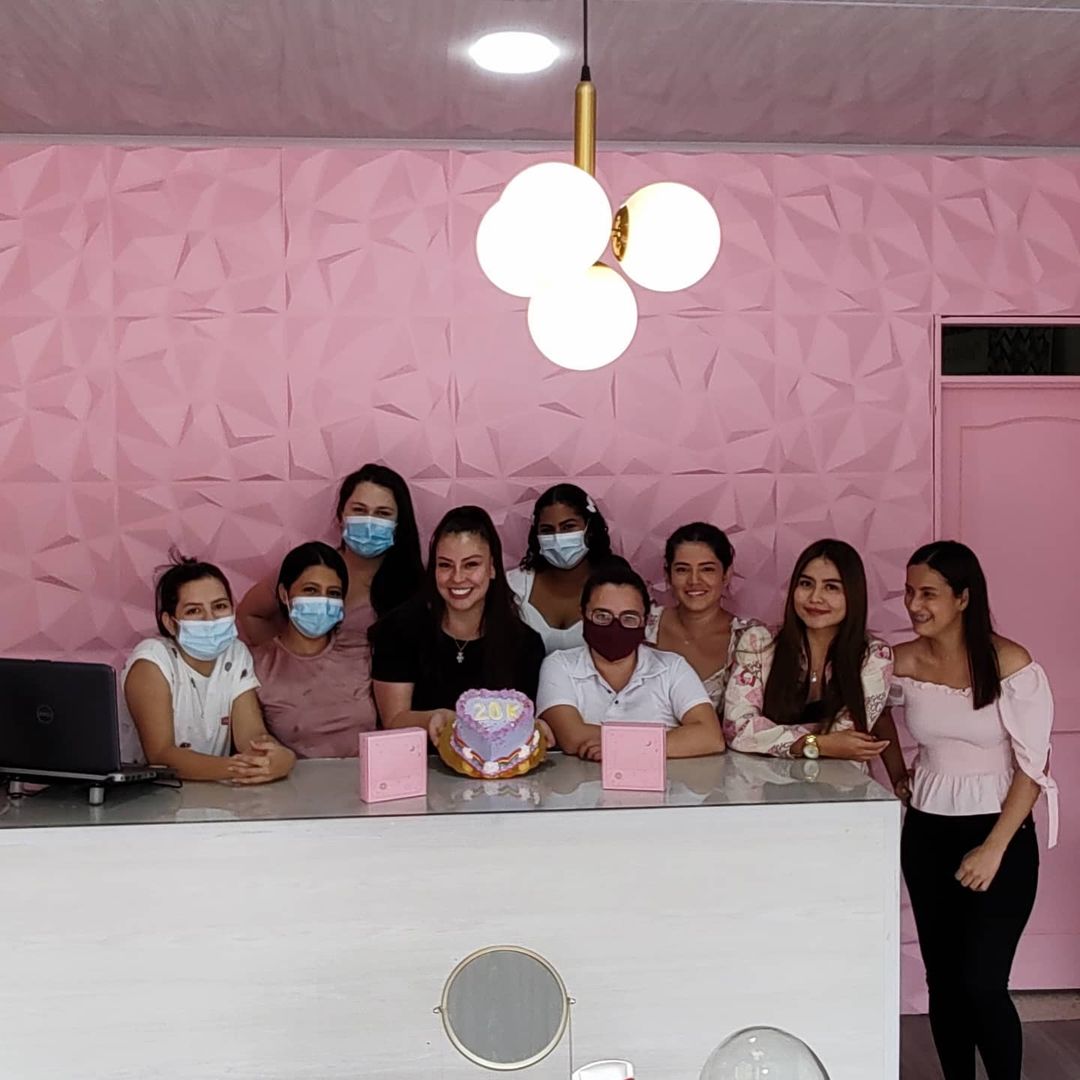 Hola somos Ale accesorios. Arte hecho a mano